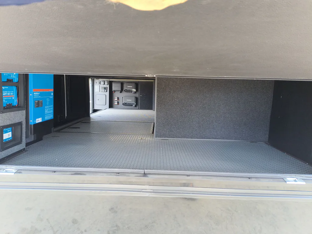 2026 Brinkley Model G 4150, Photos photo 9