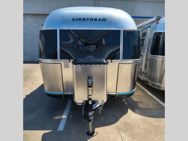 2026 Airstream Classic 30RB Twin - Photo 2