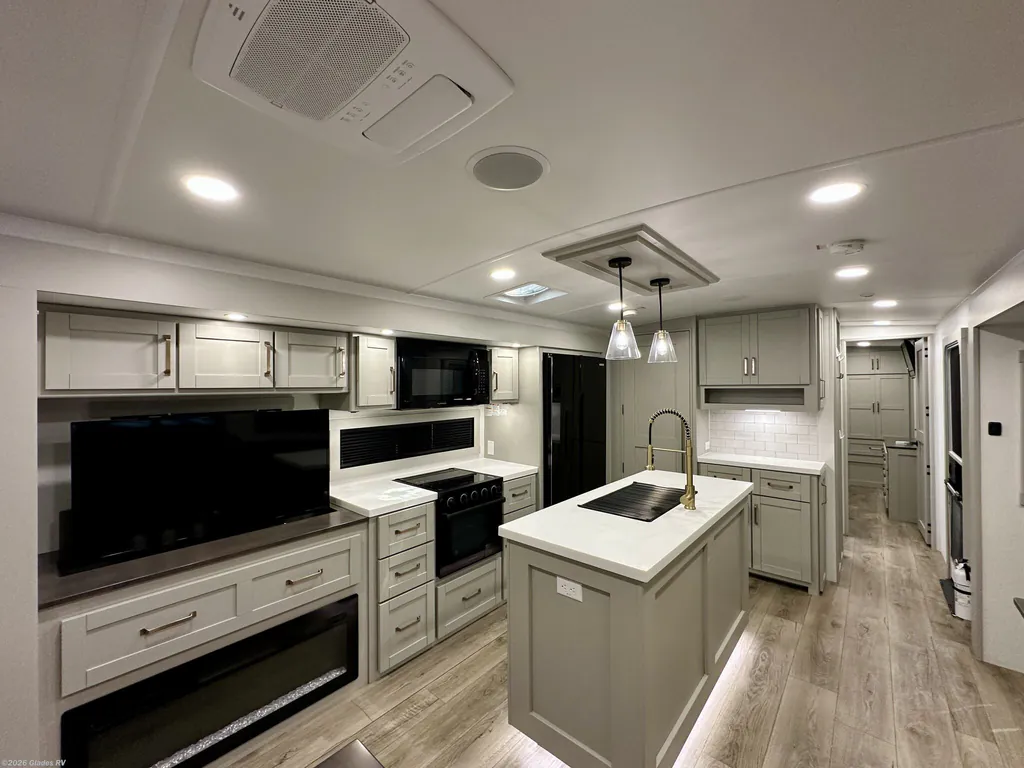 2025 Brinkley Model Z AIR 310, Photos photo 7