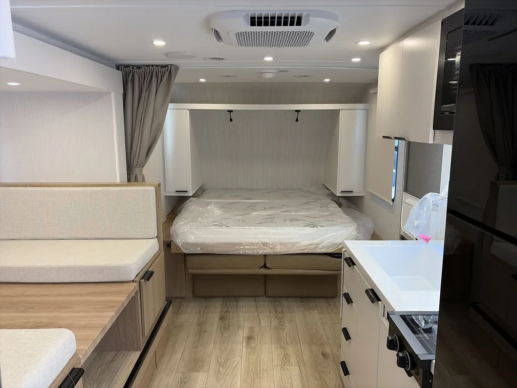 2027 Winnebago Micro Minnie 2108DS, Photos photo 2