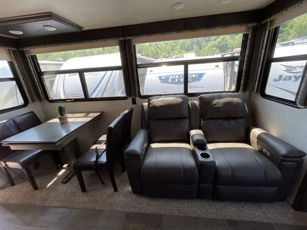 2018 Keystone Montana High Country 385BR, Photos photo 8