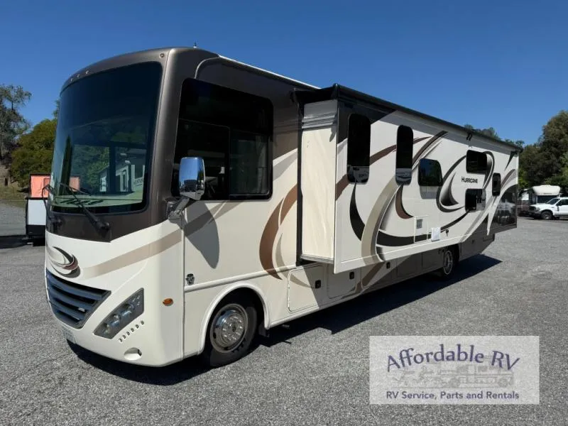 2018 Thor Motor Coach Hurricane 34J - Photo 3