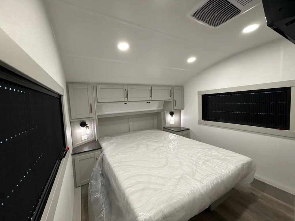 2025 Brinkley Model Z 2670, Photos photo 13