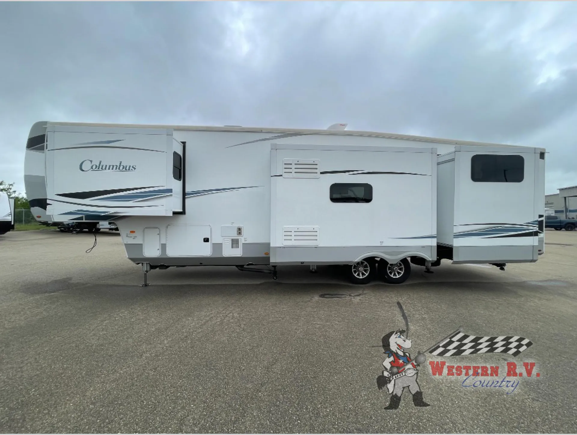 2023 Palomino Columbus 375BH dealer photo 10 from Western RV Country