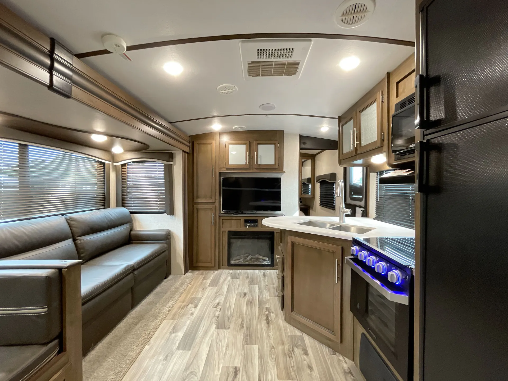 2021 Keystone Cougar Half-Ton 32RDBWE — living area main