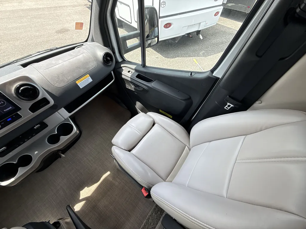 2022 Thor Motor Coach Tiburon 24FB, Photos photo 6