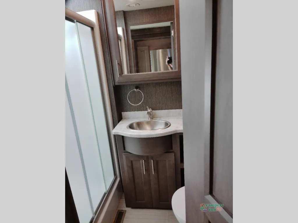 2021 Thor Motor Coach Challenger 35MQ, Photos photo 58