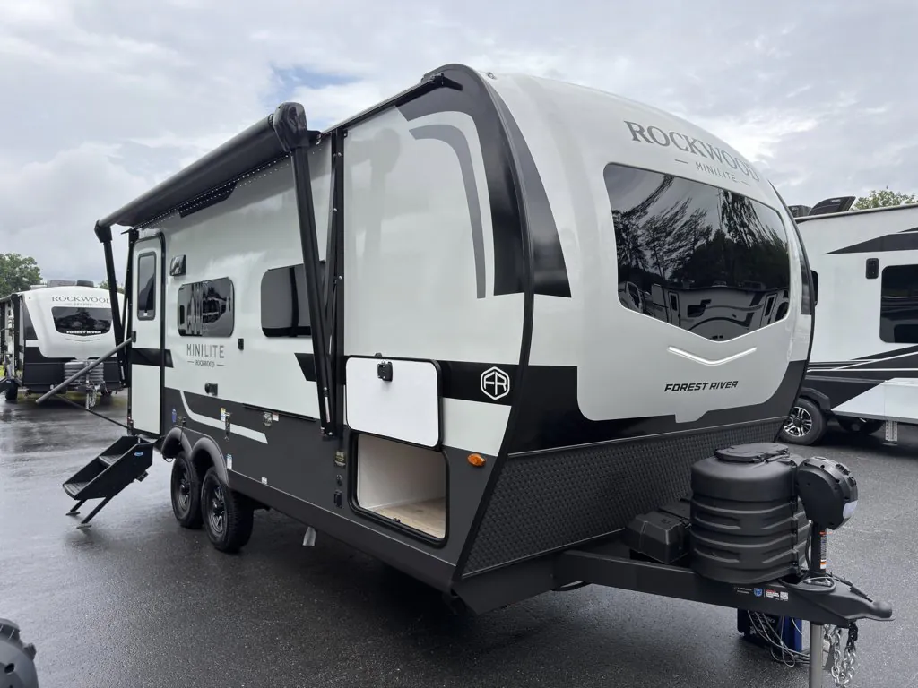 2027 Forest River Rockwood Mini Lite 2109S