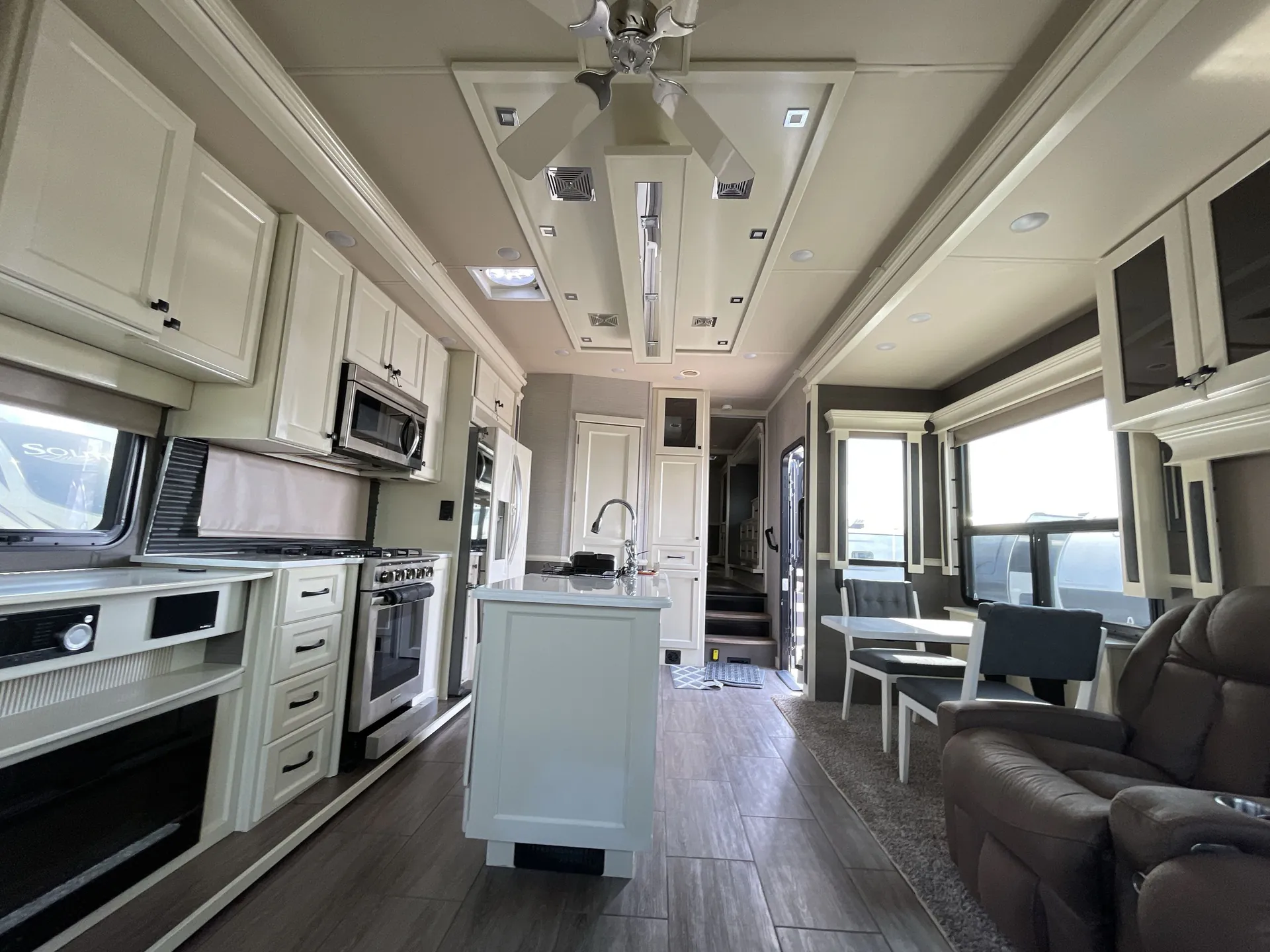 2021 Vanleigh Beacon 39FBB — living area main