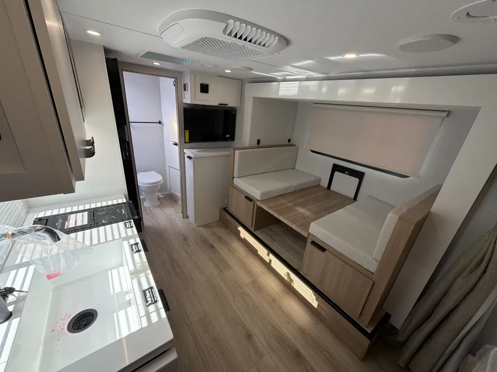 2027 Winnebago Micro Minnie 2108DS, Photos photo 6