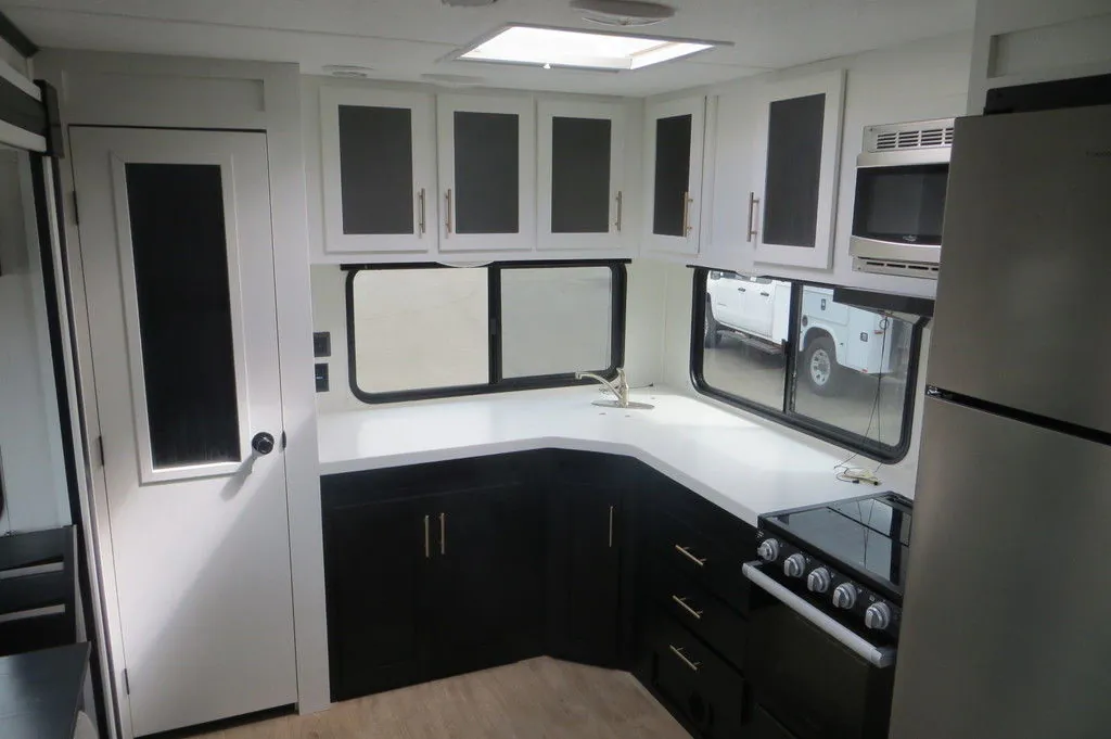 2021 Forest River Wildcat 303MBX, Photos photo 9