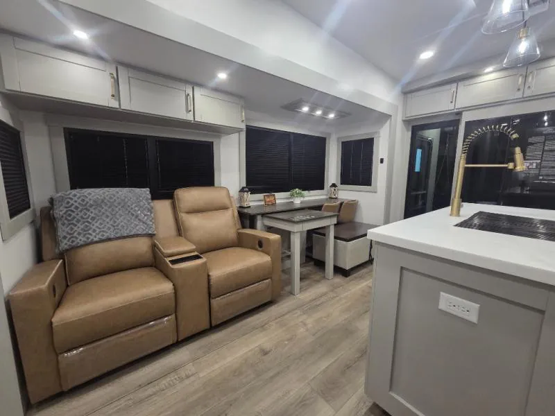 2026 Brinkley Model Z 3420, Photos photo 9