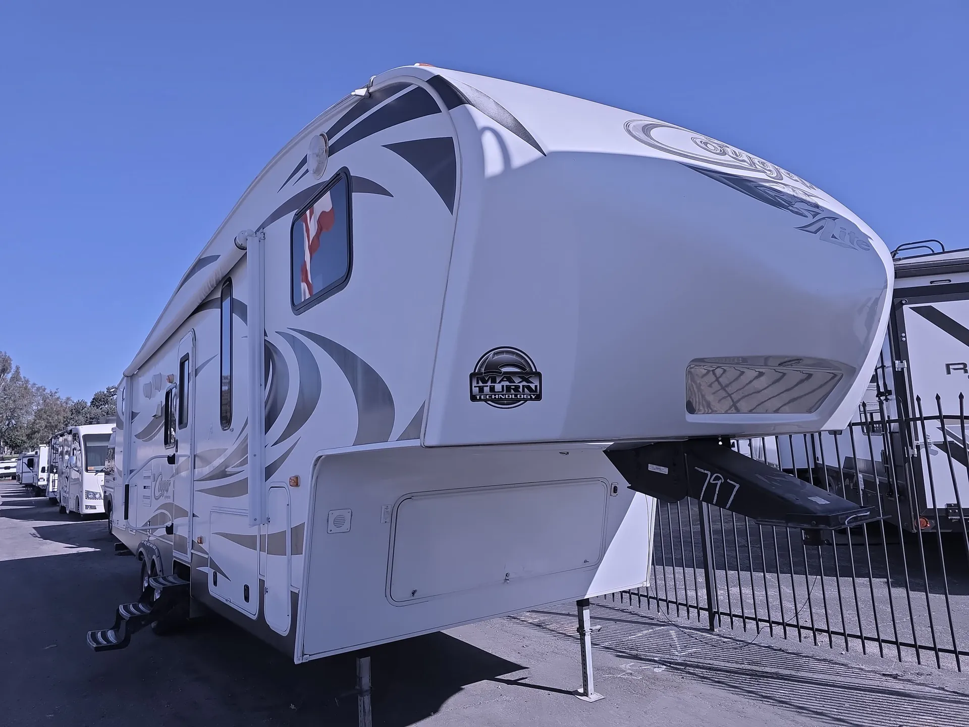 2014 Keystone Cougar XLite 28RDB - Photo 2