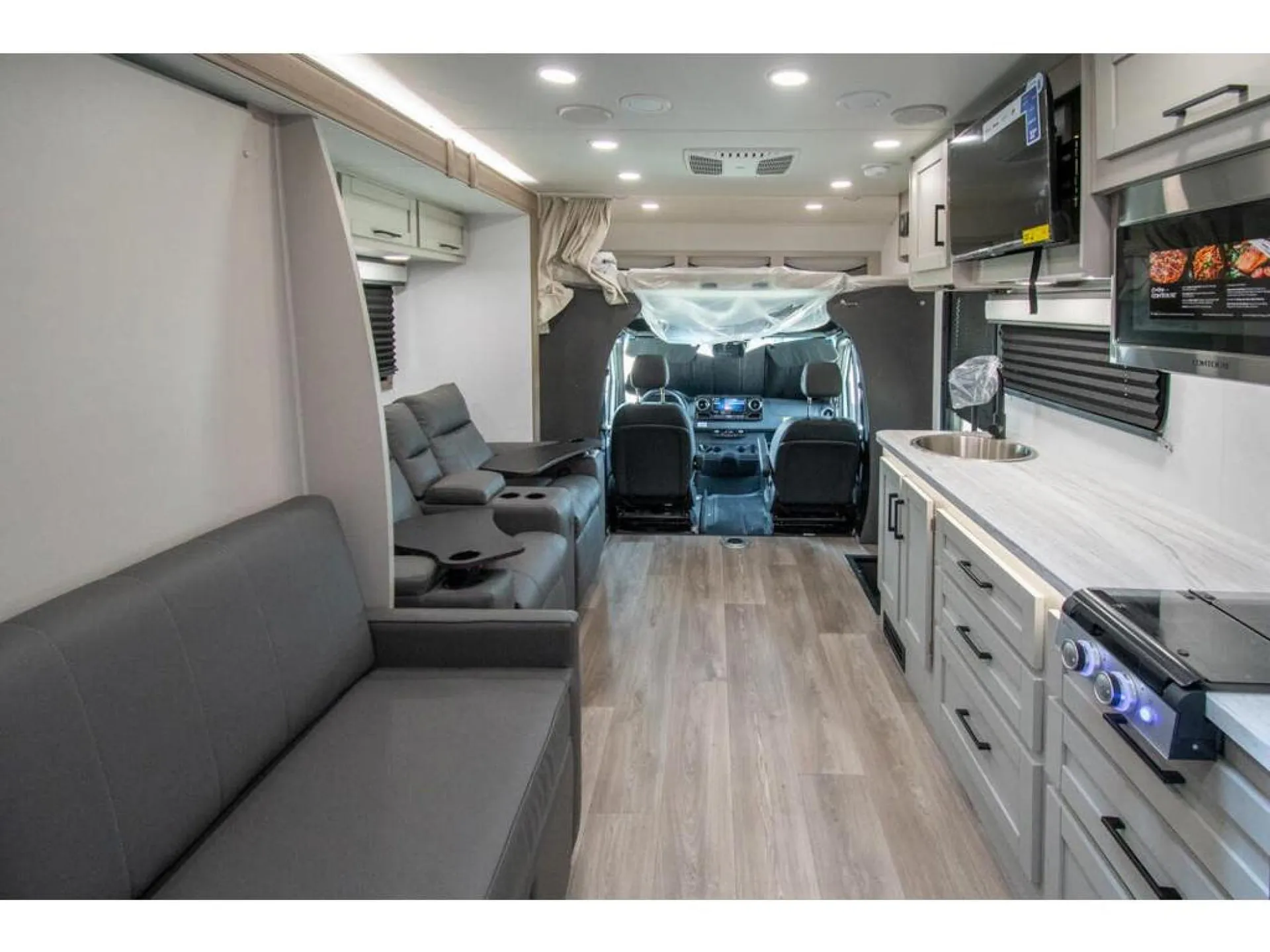 2026 Entegra Coach Qwest SE 24R - Photo 3