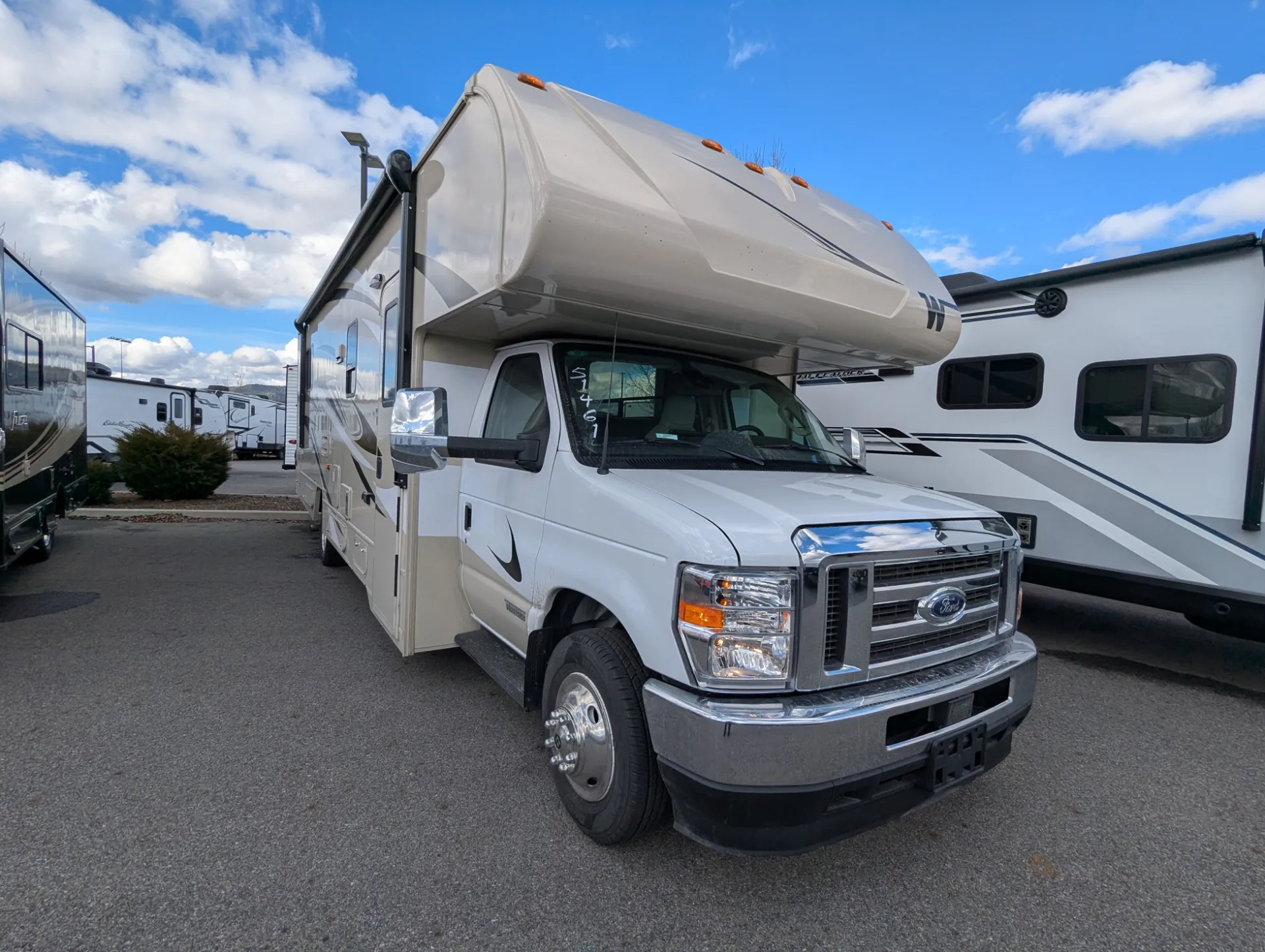 2025 Winnebago Spirit 31K - Photo 2