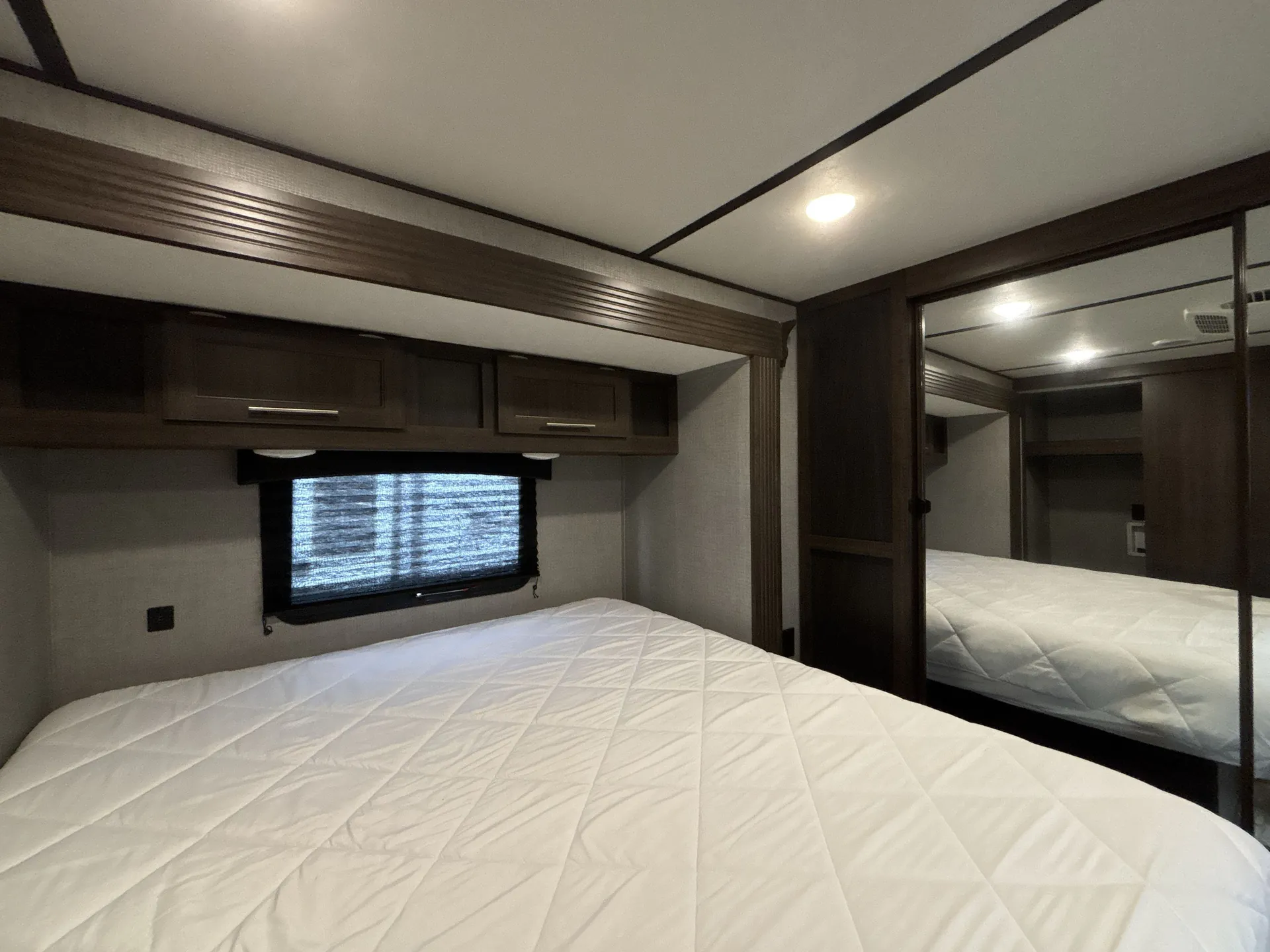 2020 CrossRoads Zinger 340RE — living area main