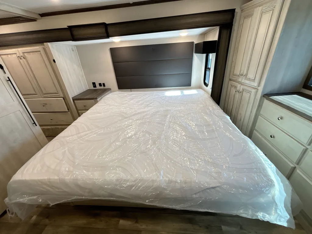 2022 Forest River Cardinal Luxury 380RLX, Photos photo 16
