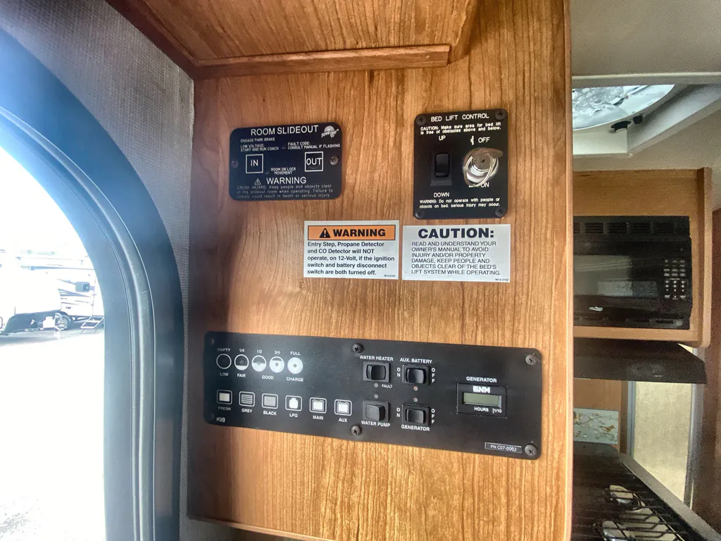 2015 Fleetwood Flair 26D, Photos photo 21