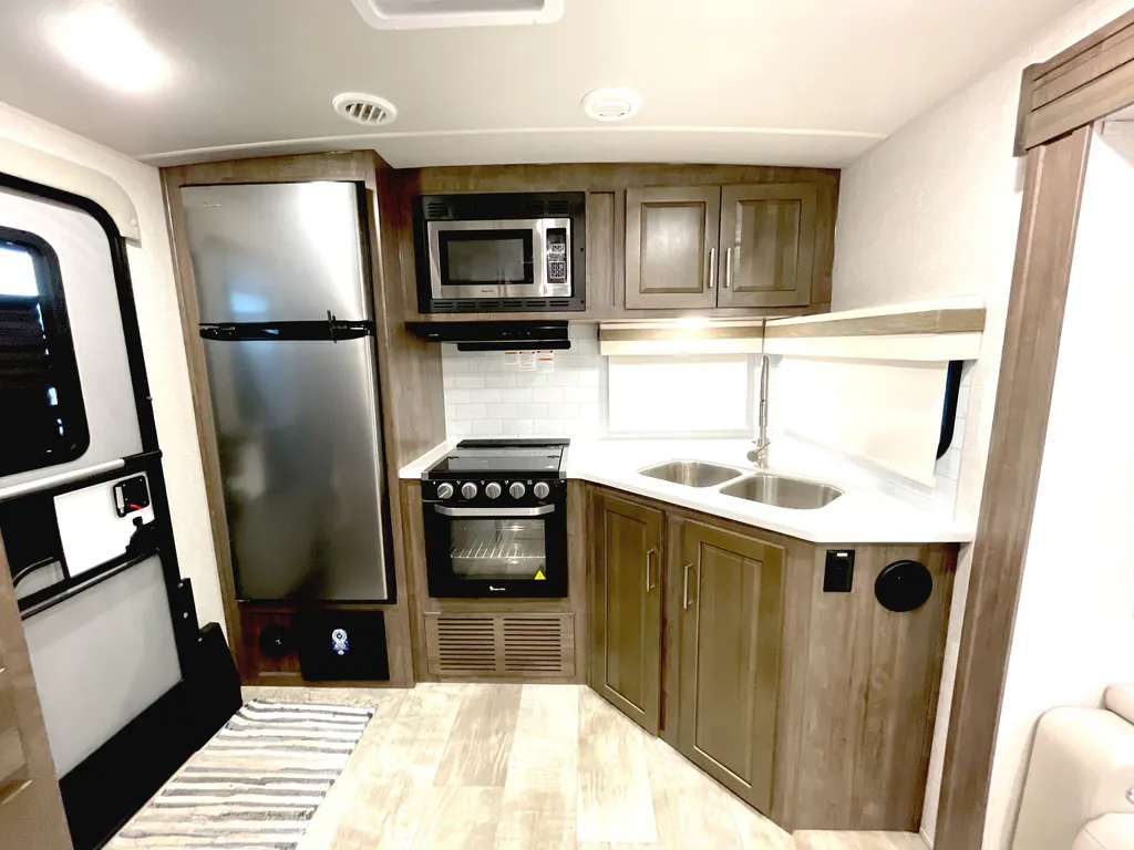 2023 Forest River Rockwood Ultra Lite 2614BS, Photos photo 9