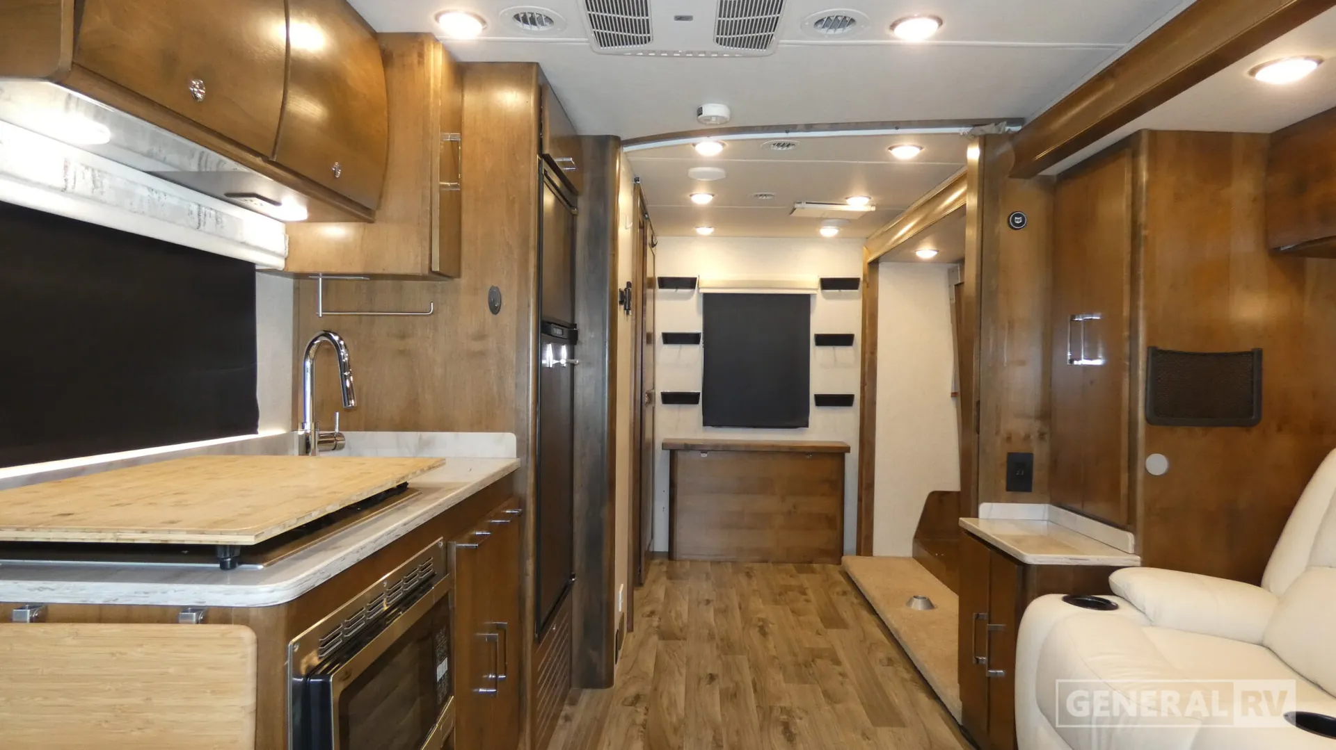 2019 Tiffin Wayfarer 24FW - Photo 3