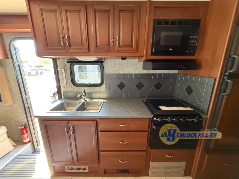 2016 Fleetwood RV Terra SE 33S - Photo 4