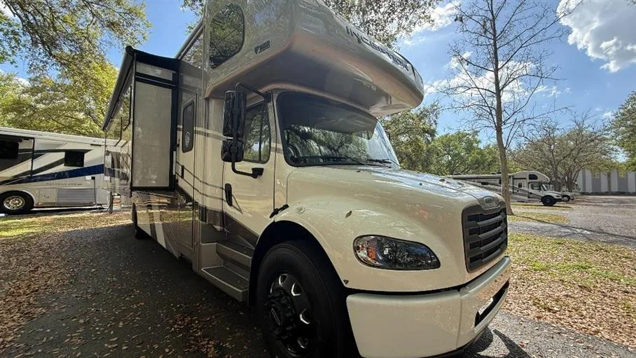 2026 Thor Motor Coach Inception 38DX - Photo 2
