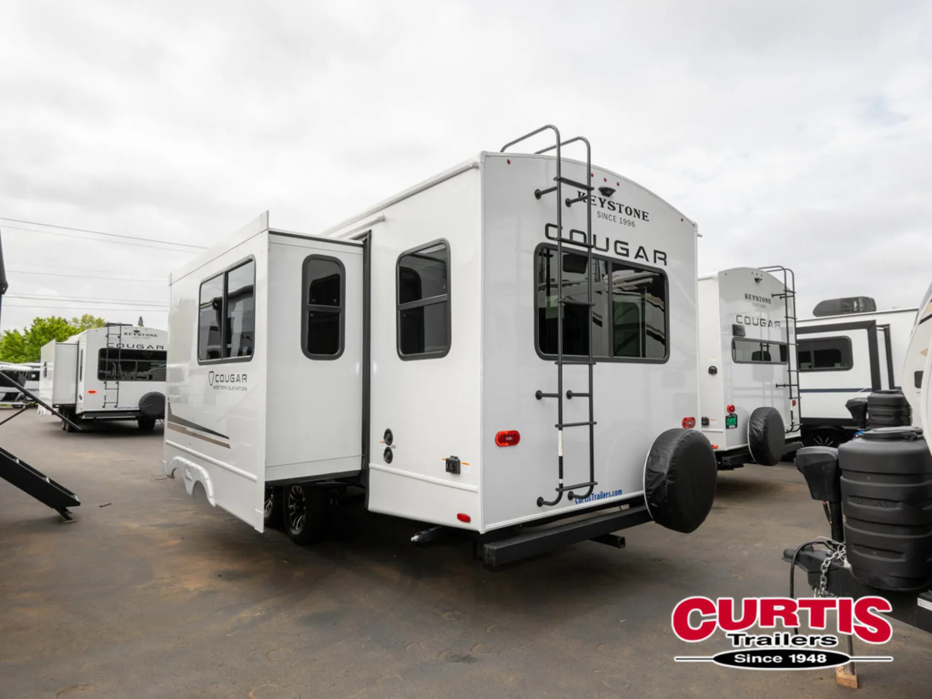 2026 Keystone Cougar Western Elevation 25RDWE dealer photo 3 from Curtis Trailers Inc Beaverton