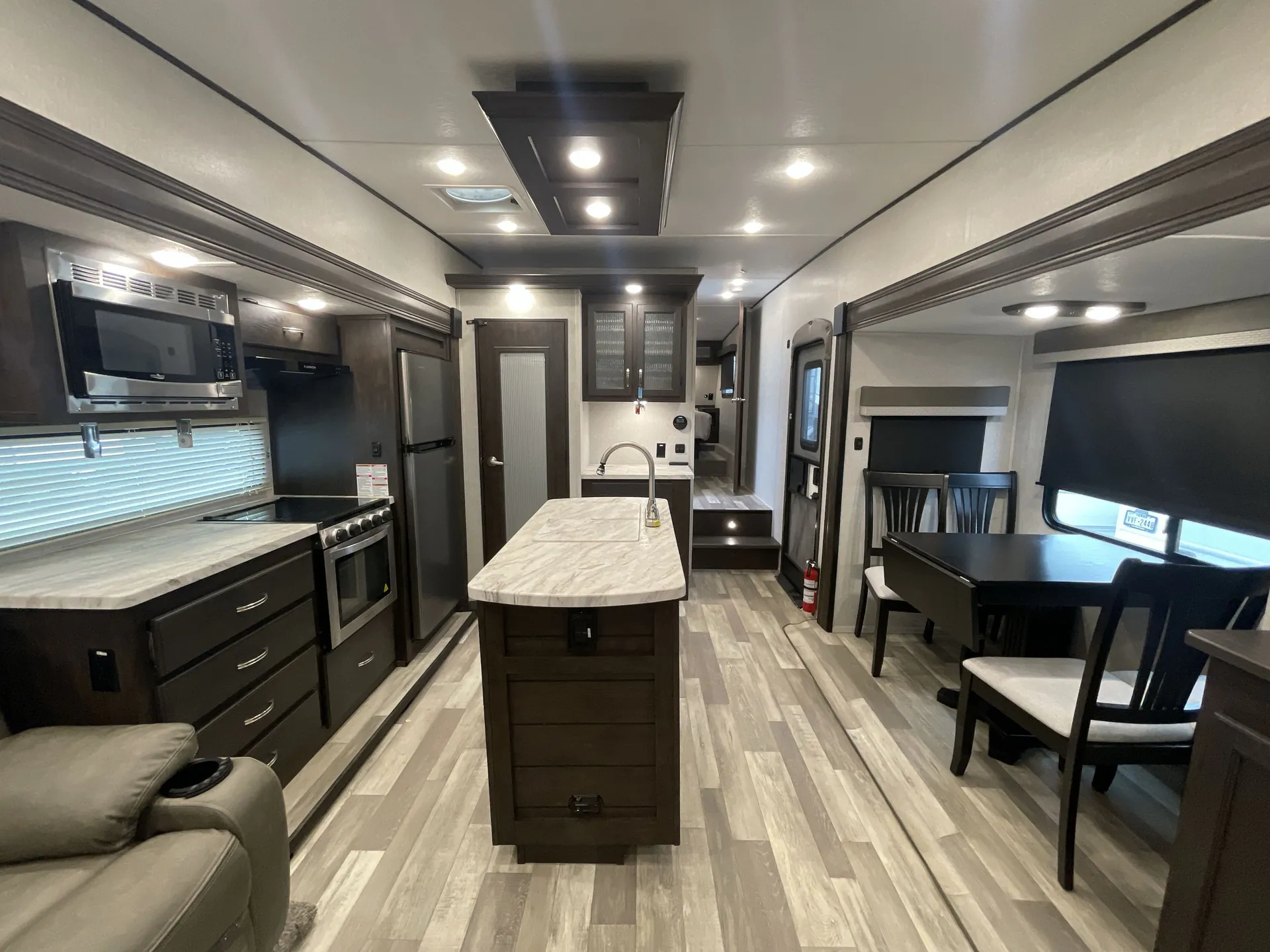 2023 Shasta Phoenix 284RL — campside