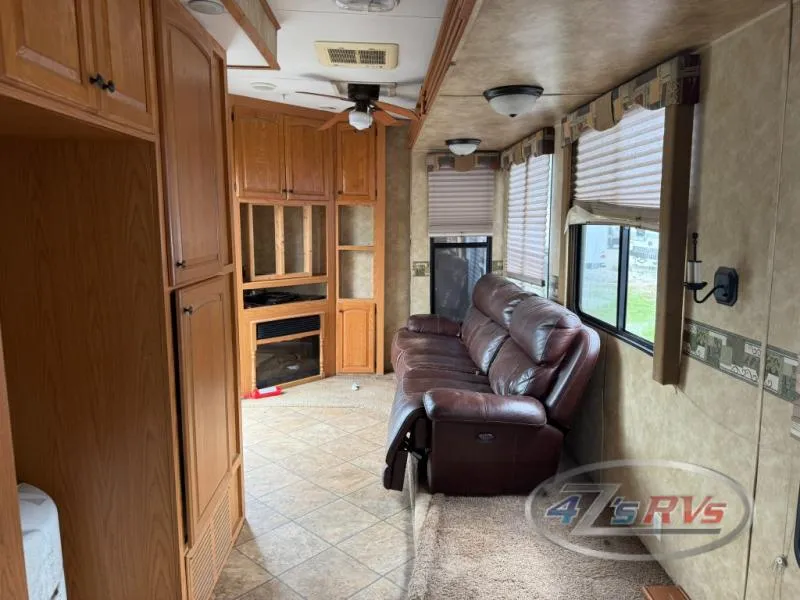 2010 Heartland CEDAR RIDGE 40FKSS - Photo 4