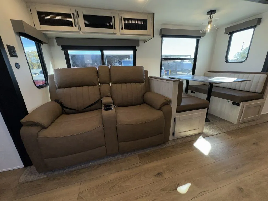 2027 Palomino Puma 337BH, Photos photo 28