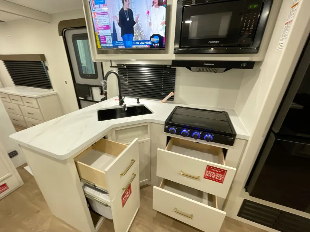 2027 Grand Design Transcend 335BHT, Photos photo 33