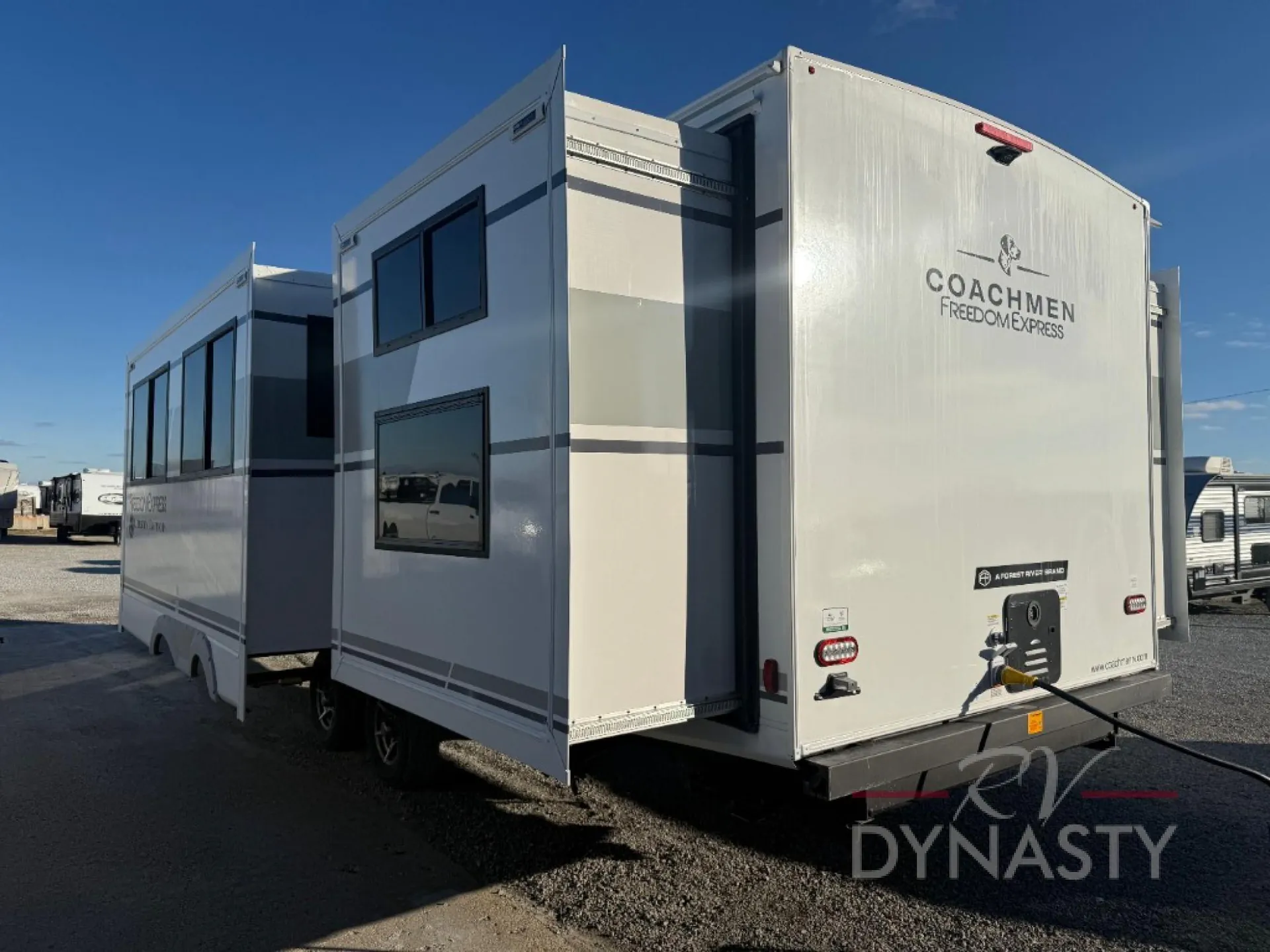 2026 Coachmen Freedom Express Liberty Edition 330BHJJ - Photo 4