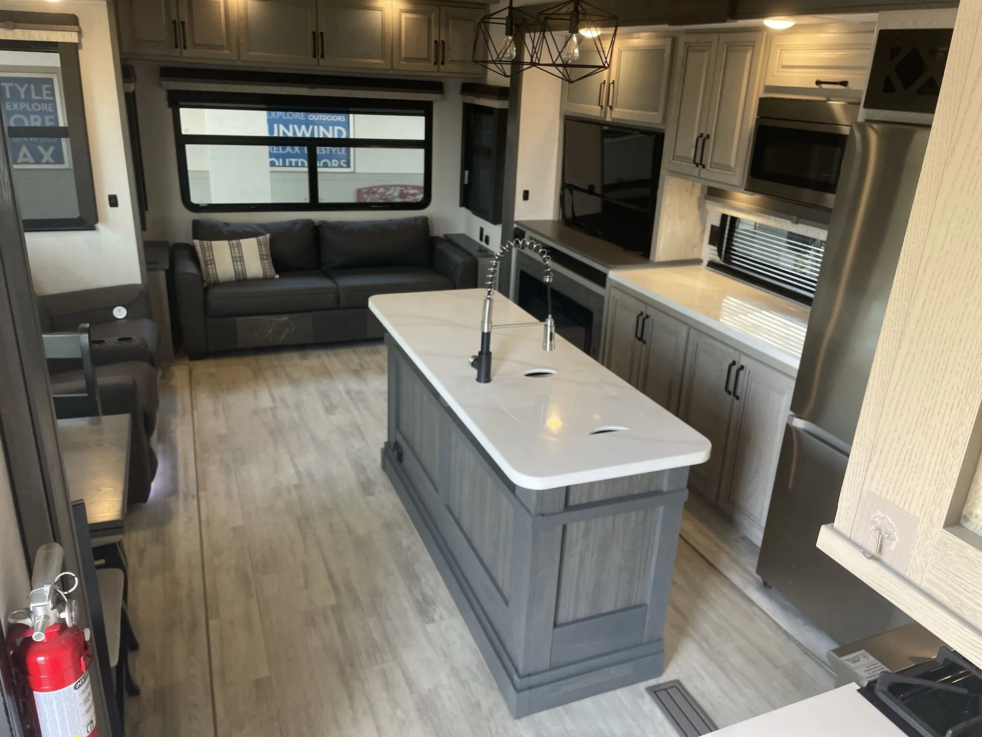 2024 Keystone Alpine 3303CK — living area main