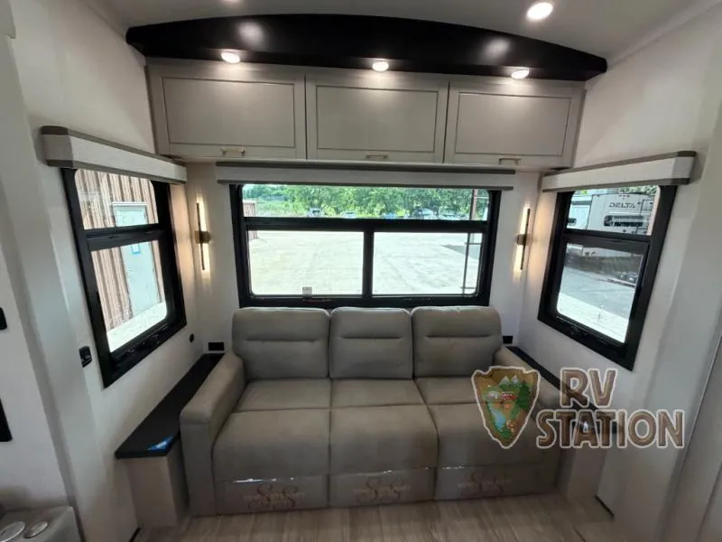 2027 Jayco North Point 310RLTS - Photo 3