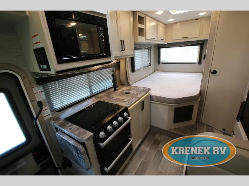 2022 Thor Motor Coach Chateau 23U - Photo 3