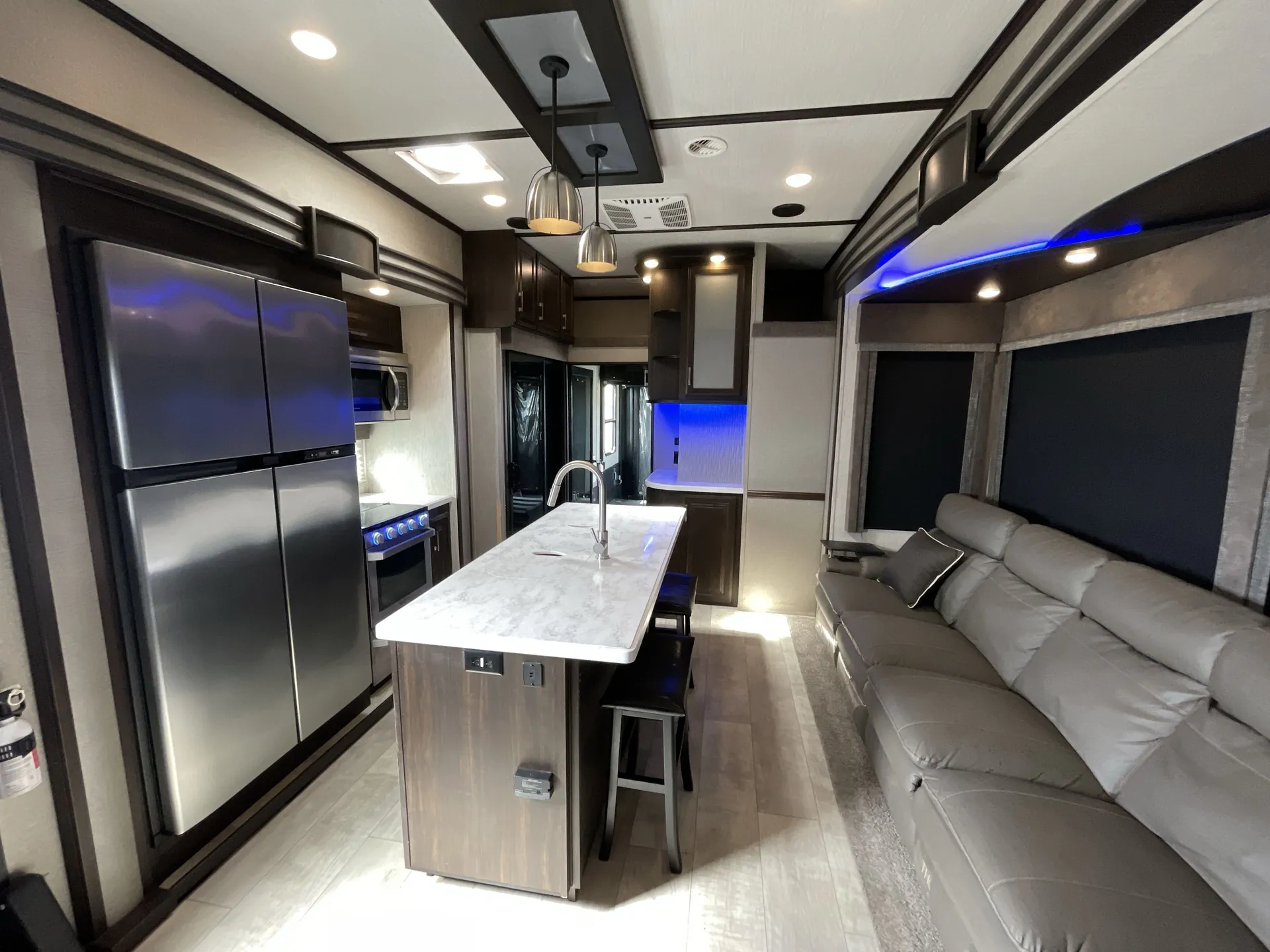 2019 Grand Design Momentum 399TH — living area main