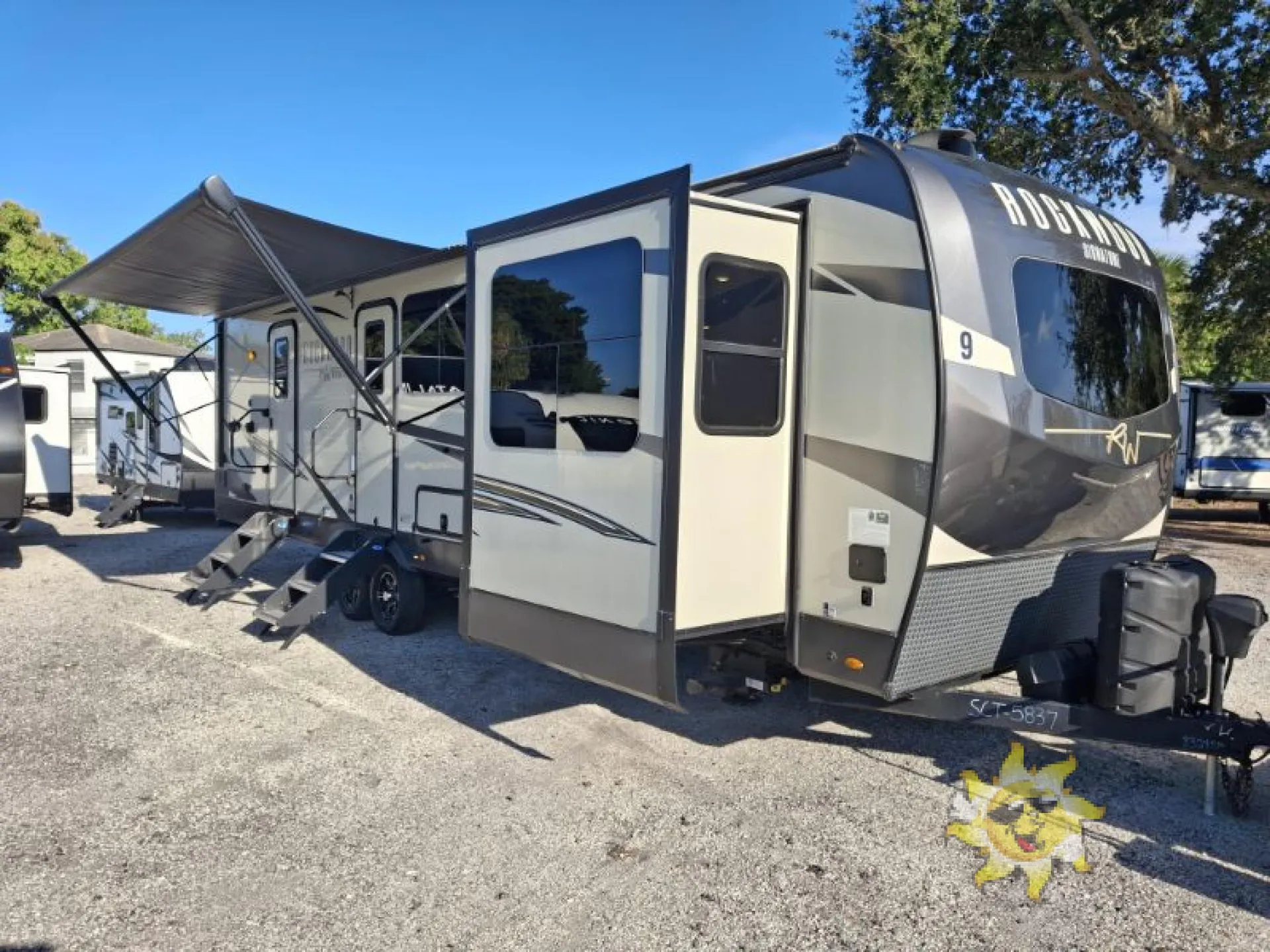 2022 Forest River Rockwood Signature Ultra Lite 8324SB - Photo 2
