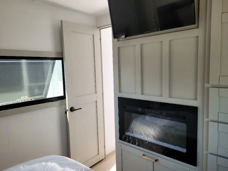 2026 Brinkley Model Z AIR 297, Photos photo 23