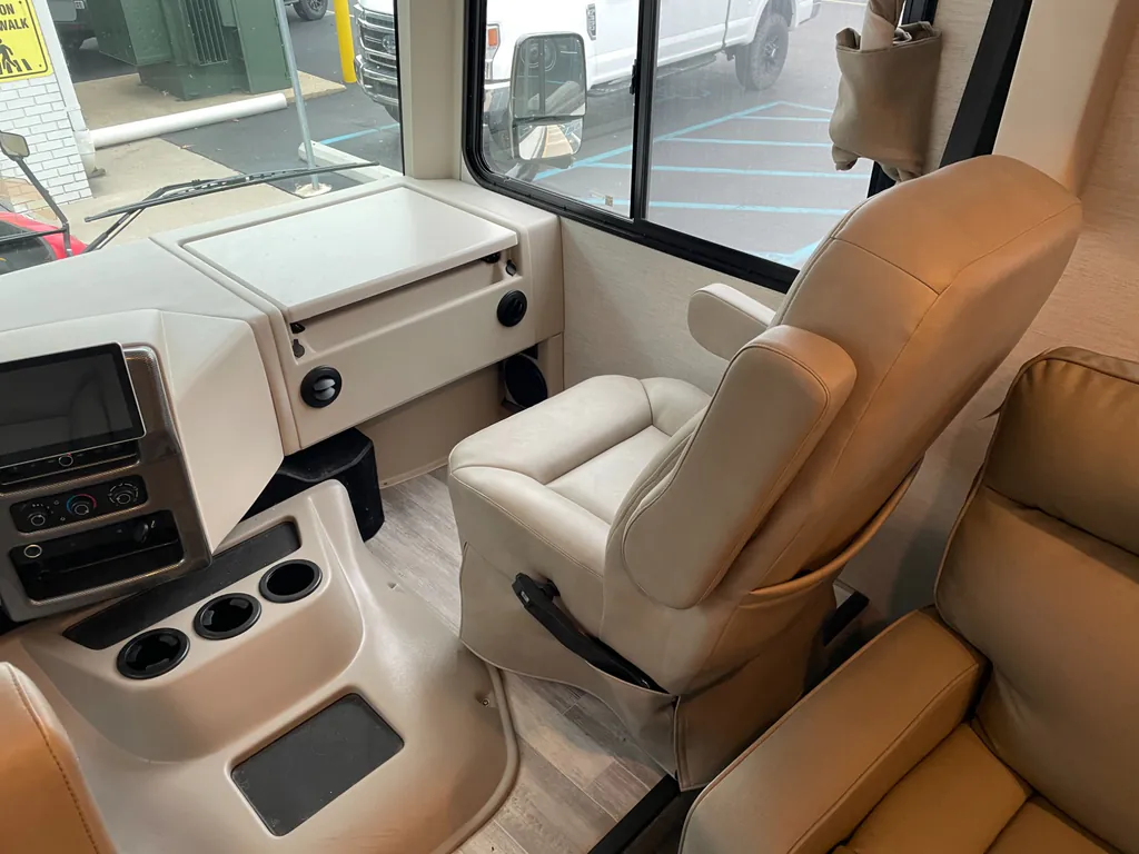 2024 Thor Motor Coach Freedom Traveler A32, Photos photo 5