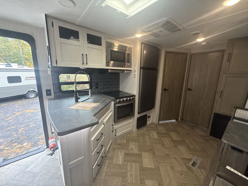 2022 Forest River Puma 32BHQS, Photos photo 3