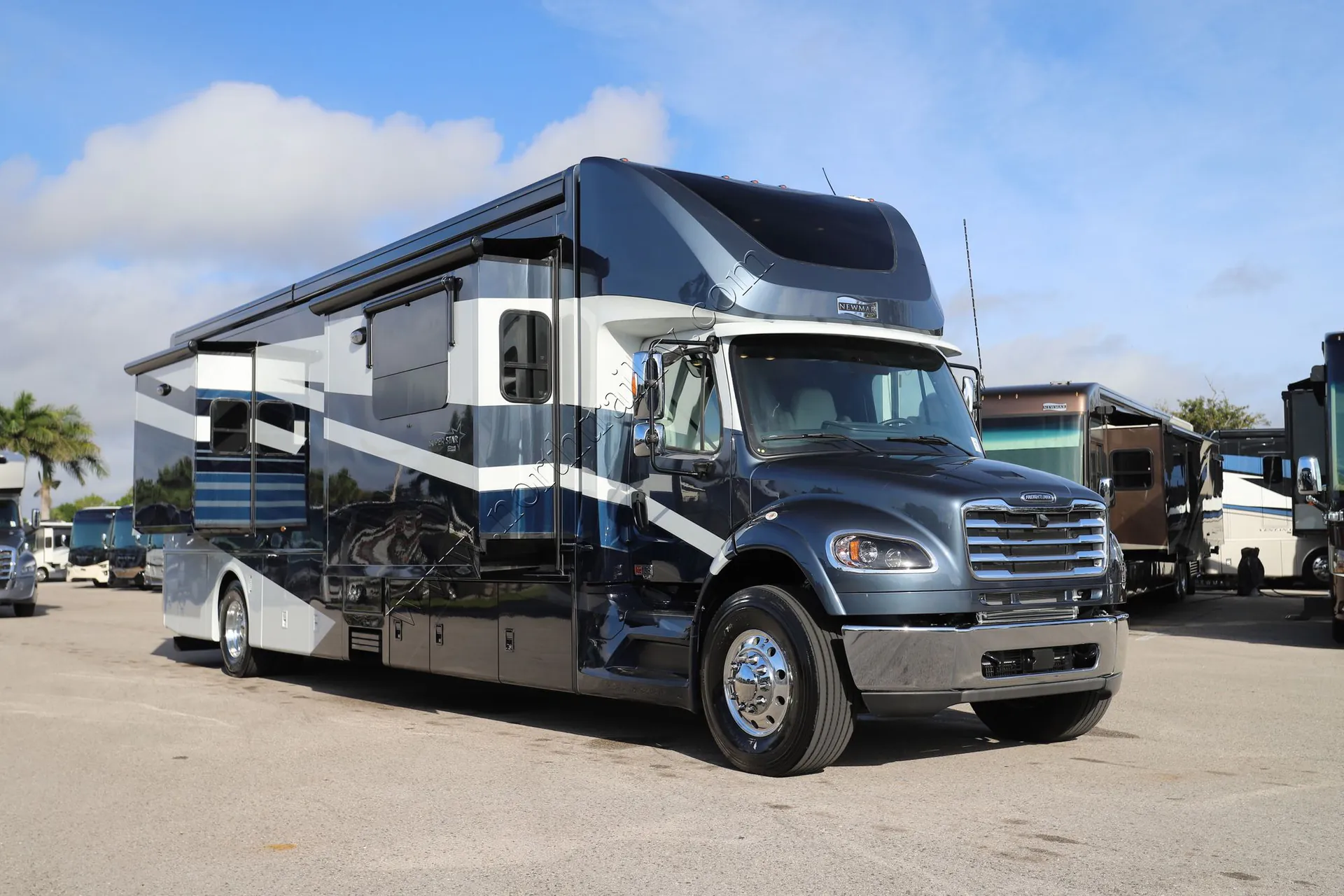 2026 Newmar Super Star 4061 - Photo 3