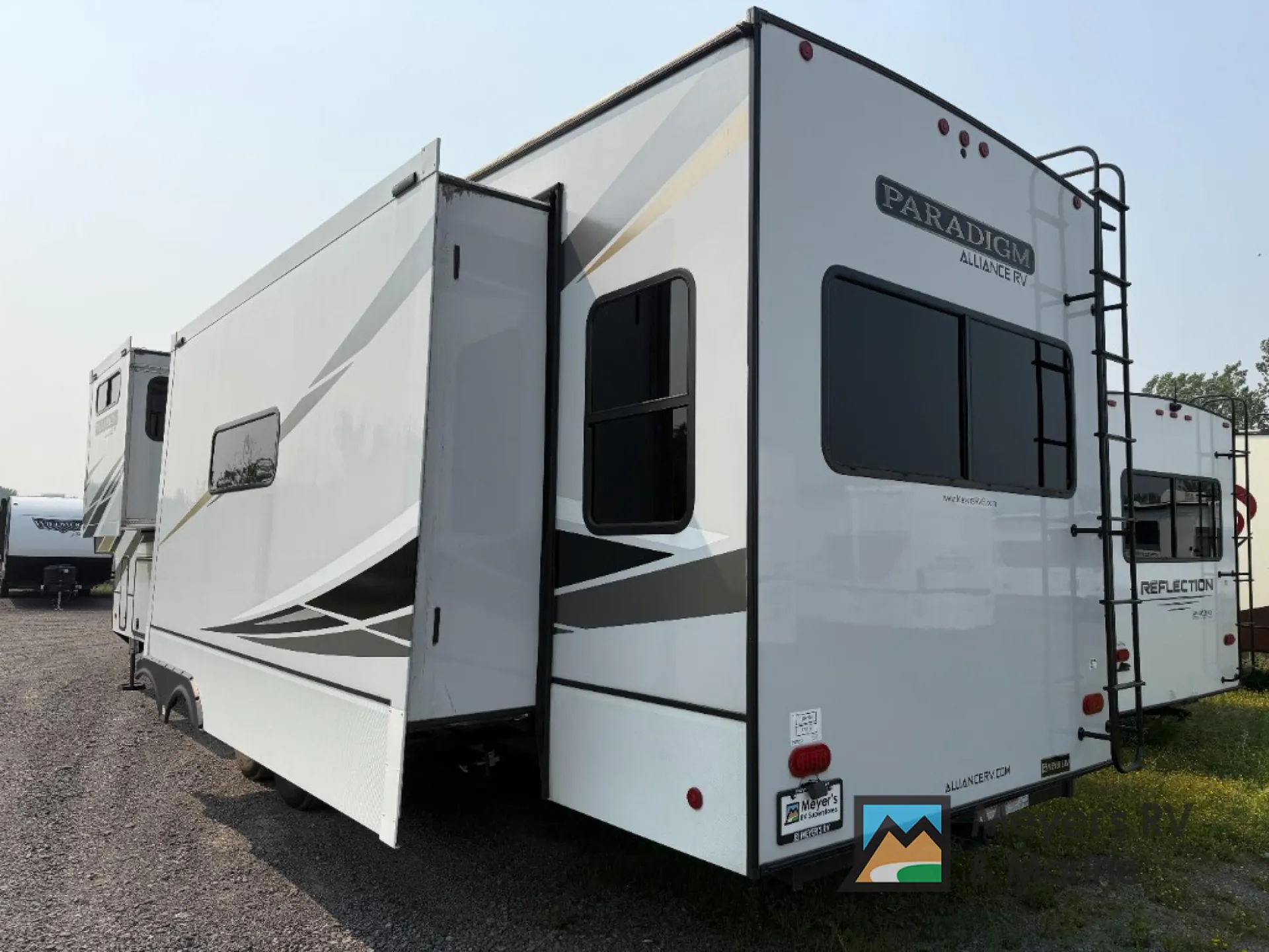 2021 Alliance RV Paradigm 370FB - Photo 4