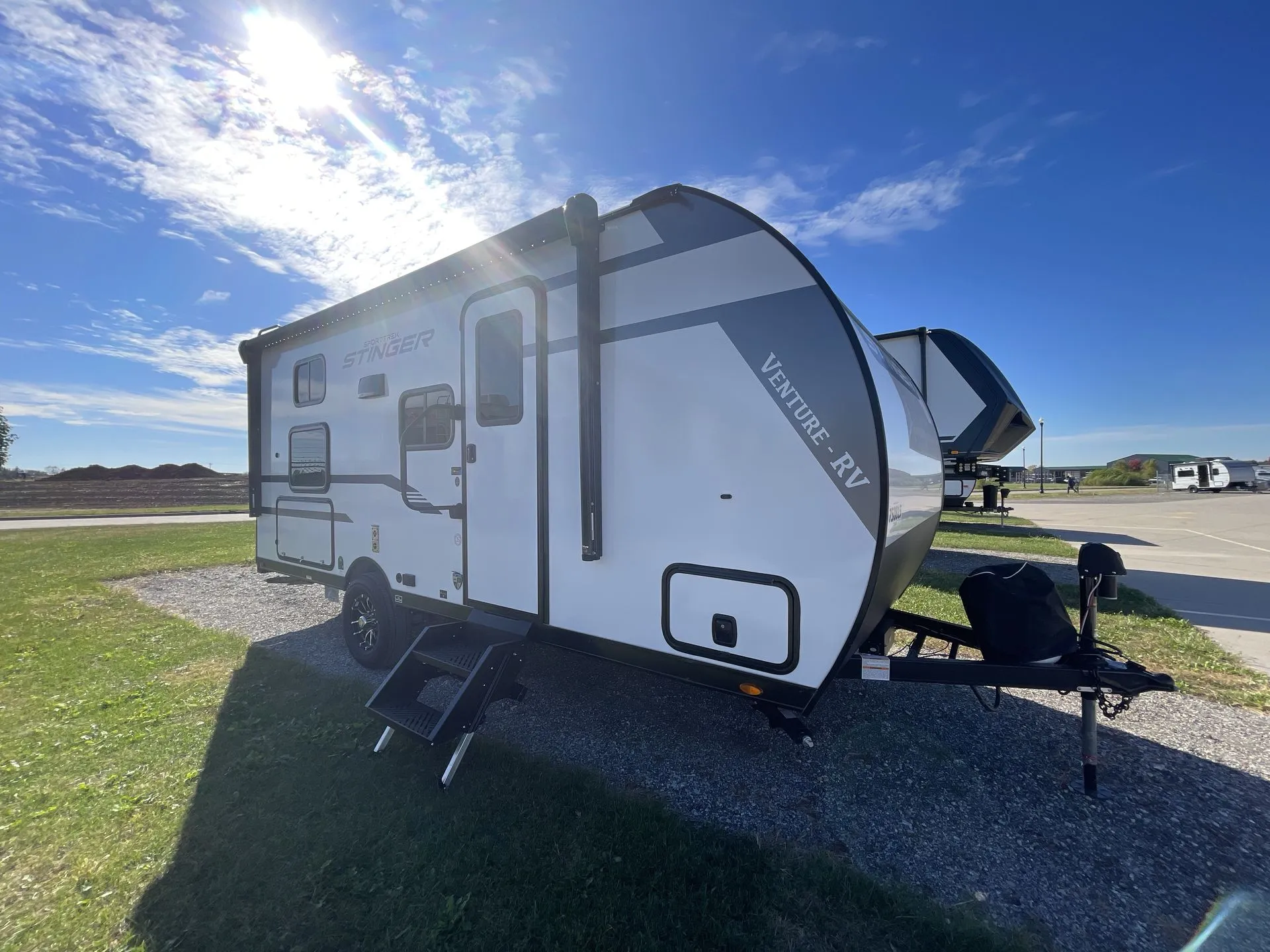 2026 Venture RV SPORTTREK STINGER LITE 161VUD - Photo 2