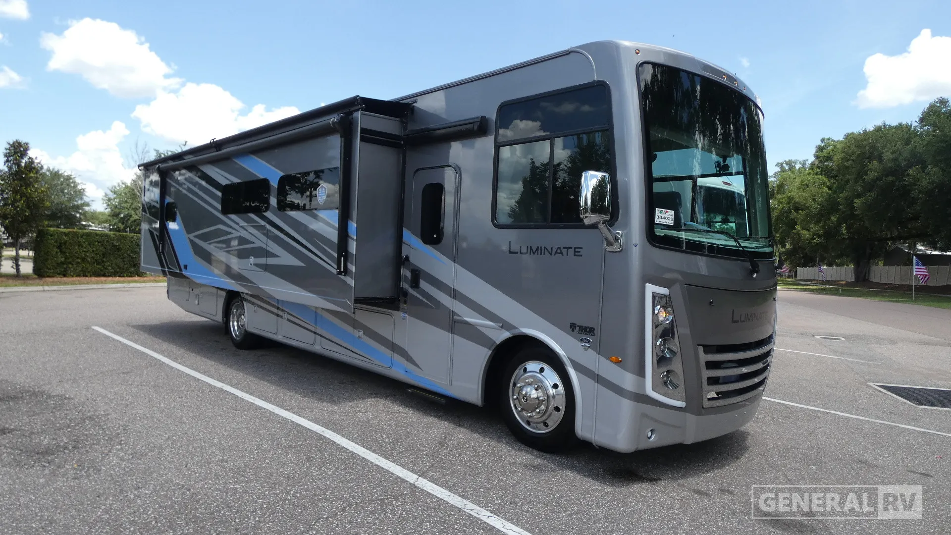 2027 Thor Motor Coach Luminate AA35 - Photo 2