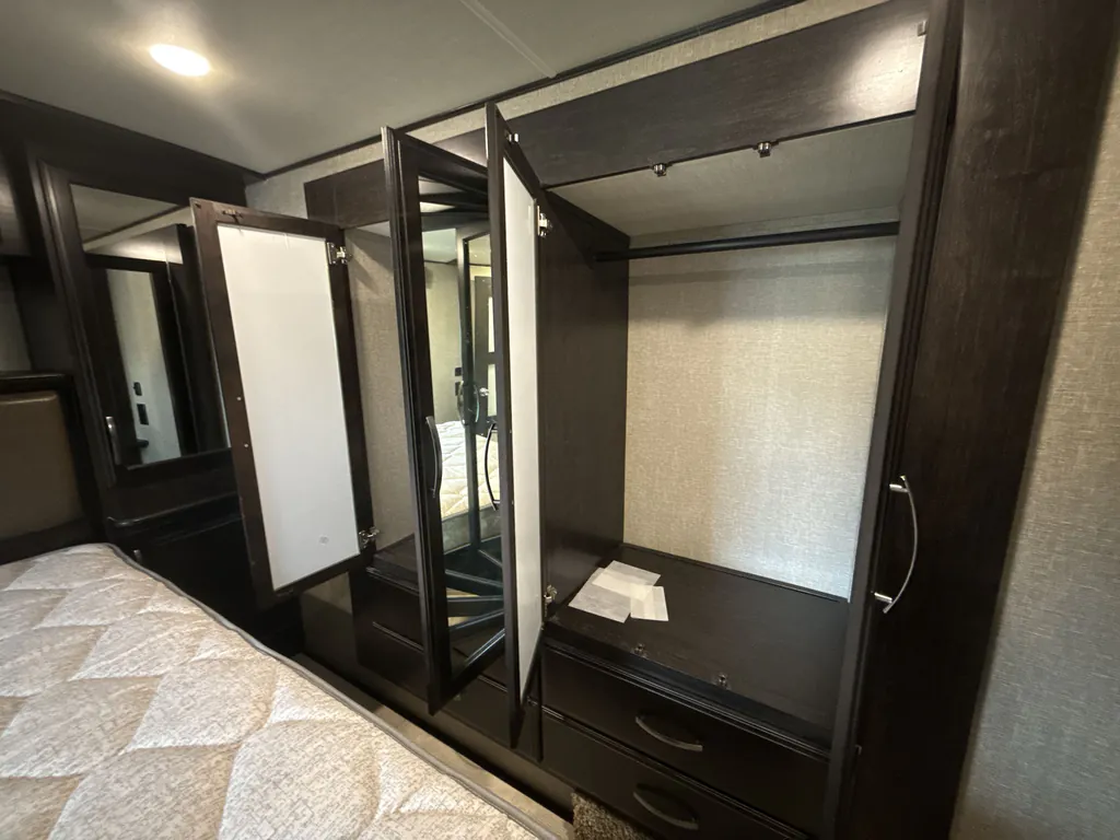 2018 Grand Design Momentum 376TH, Photos photo 22