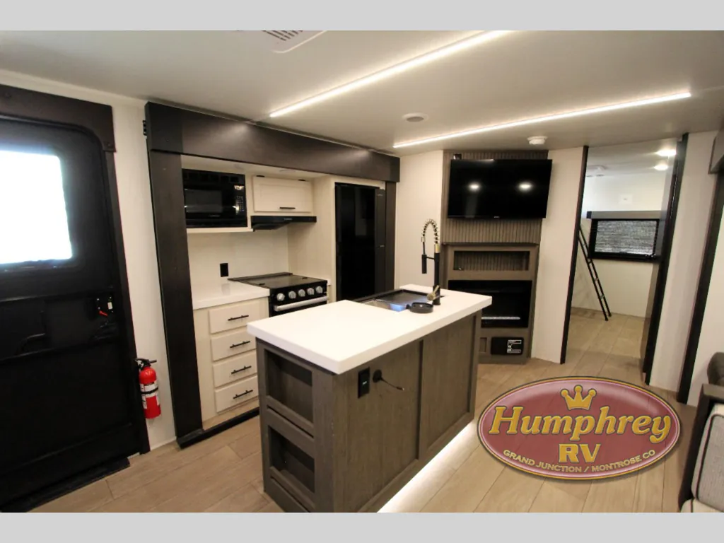 2026 Forest River Cherokee Alpha Wolf 33BH, Photos photo 11