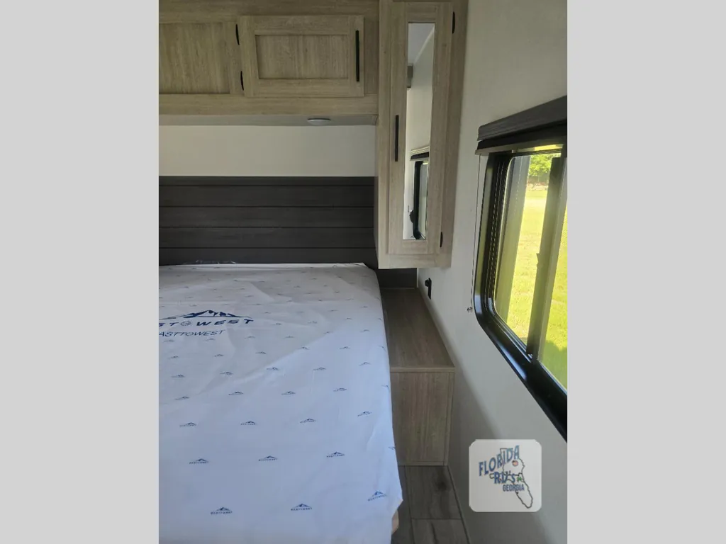 2027 East to West Della Terra 272RL, Photos photo 46