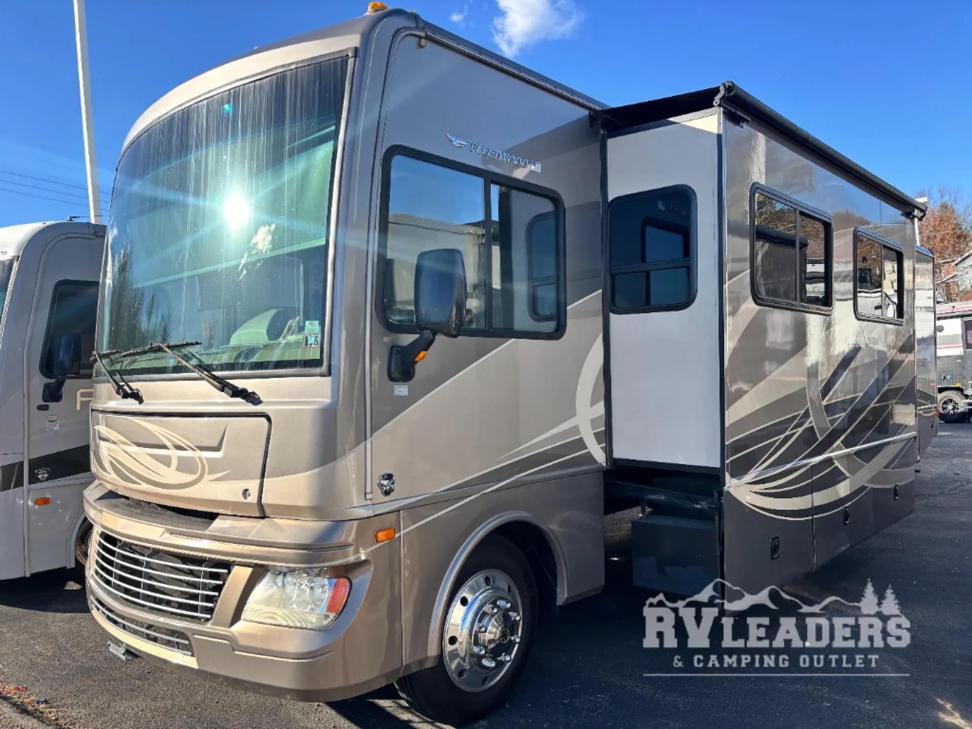 2015 Fleetwood Bounder 34T - Photo 2