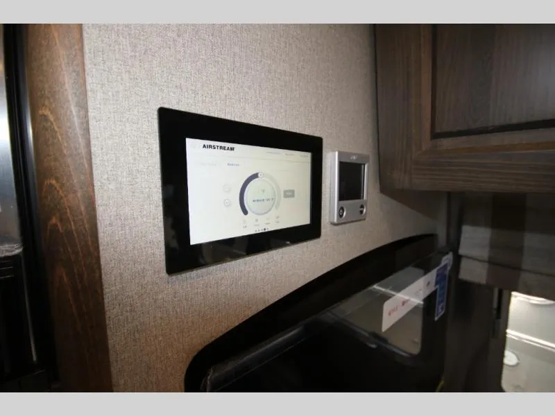 2026 Airstream Classic 30RB - Photo 3