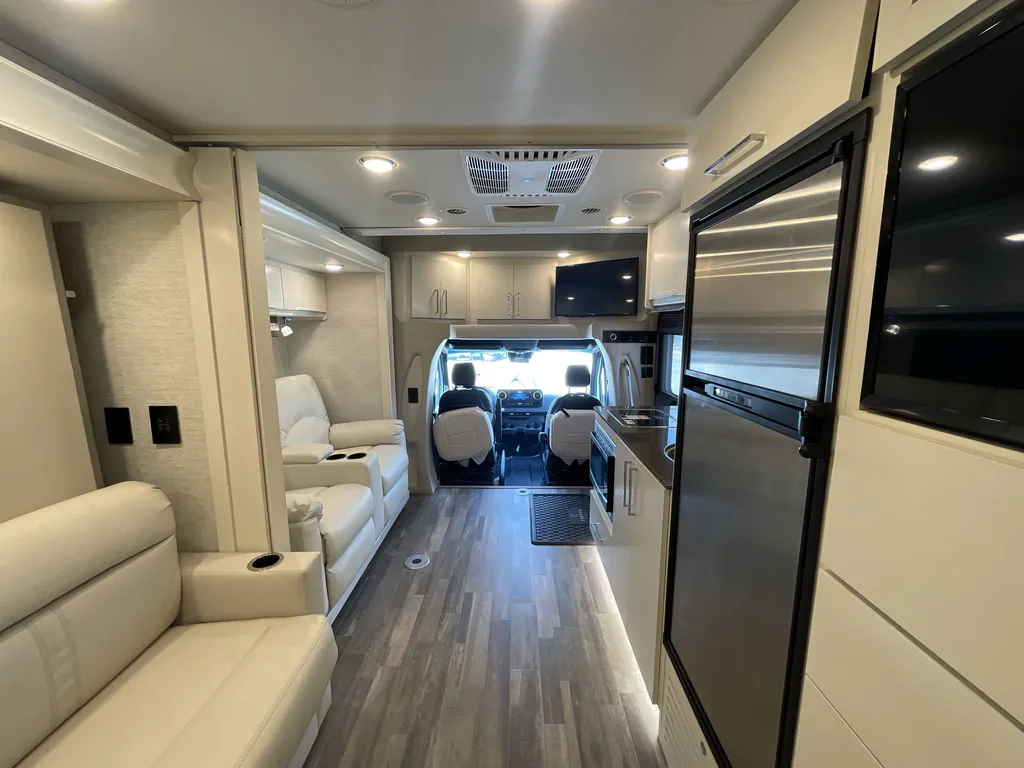 2020 Tiffin Wayfarer 25 RW, Photos photo 3